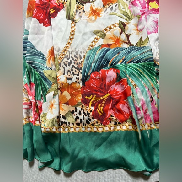 Guess green jungle Dora long satin skirt NWT size medium - Picture 4 of 6